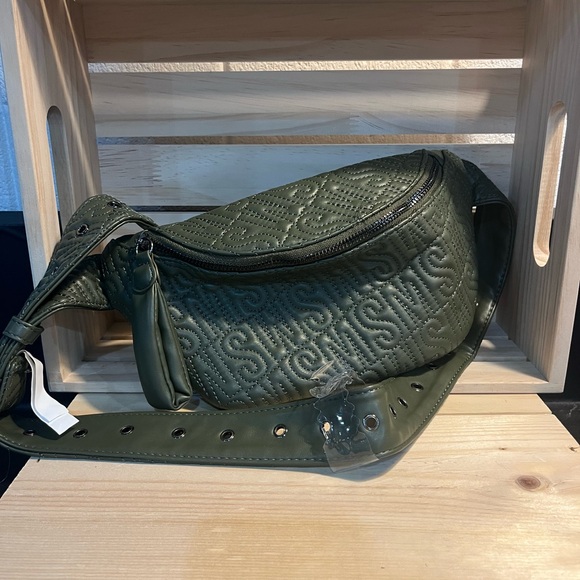 Steve Madden Handbags - Steve Madden Women's Logo Olive Green Fanny Pack Waist Belt Bag
NWOT